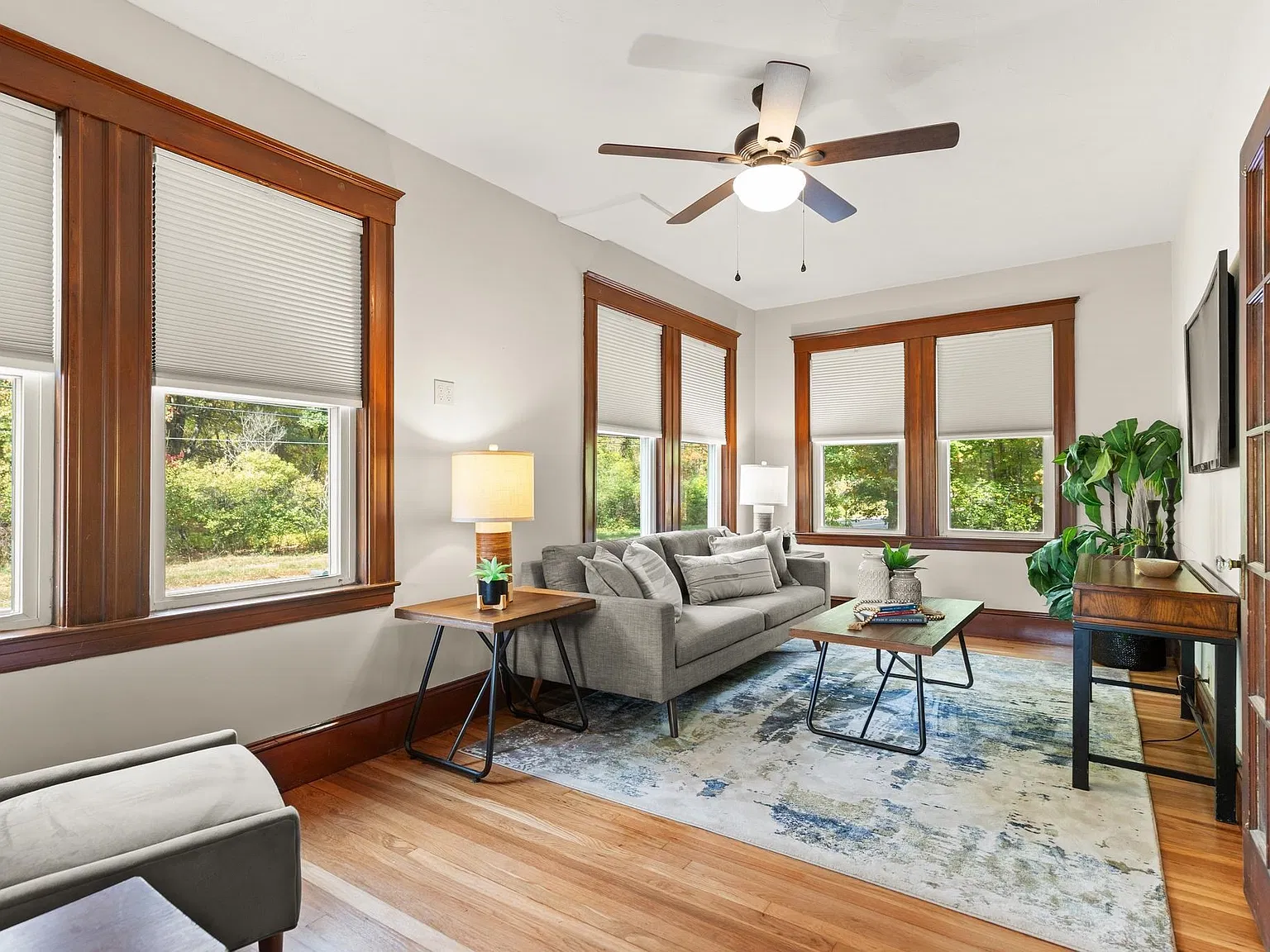 2 bed, 1.0 bath, 1218 sqft, $3,500 — Photo 3