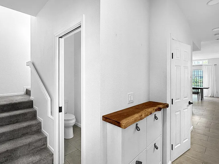 1717 Chase St — Photo 4