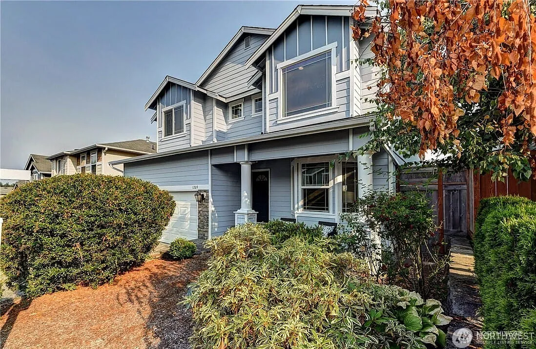3 bed, 2.5 bath, 1860 sqft, $3,300 — Photo 1