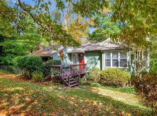 525 Woodland Cir, Pendleton, SC 29670