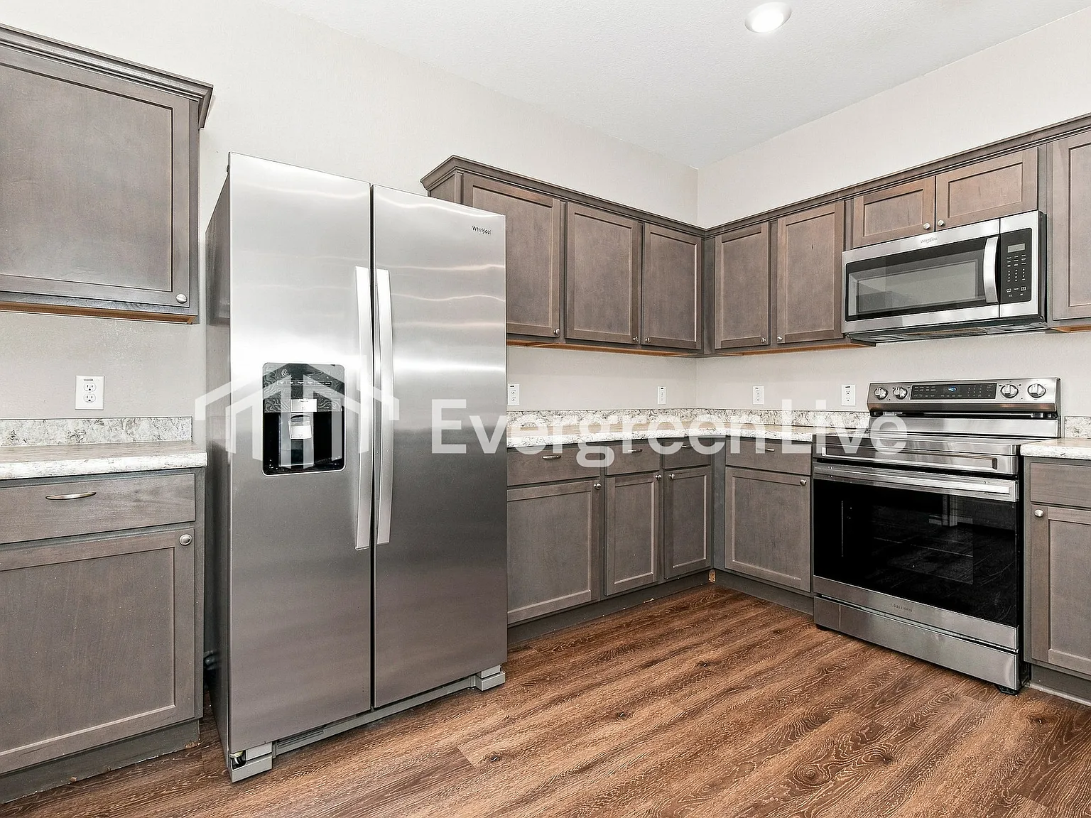 5 bed, 2.0 bath, 2064 sqft, $1,895 — Photo 4