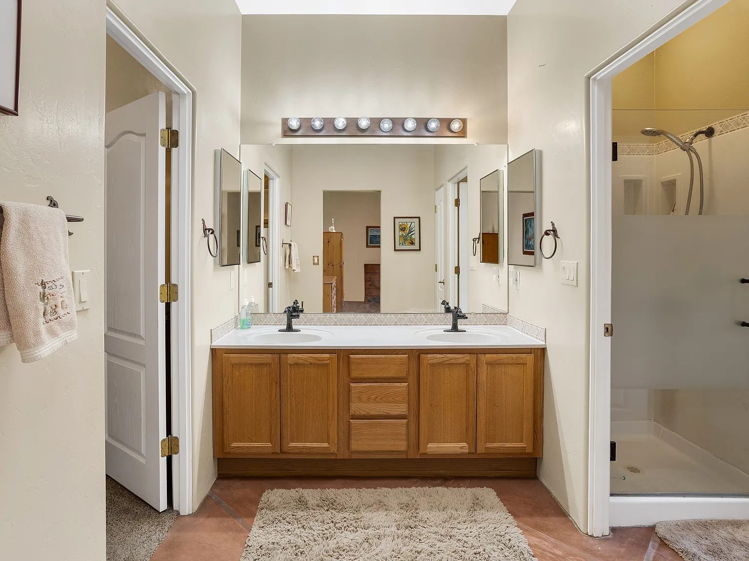 3 bed, 1850 sqft, $3,300 — Photo 2