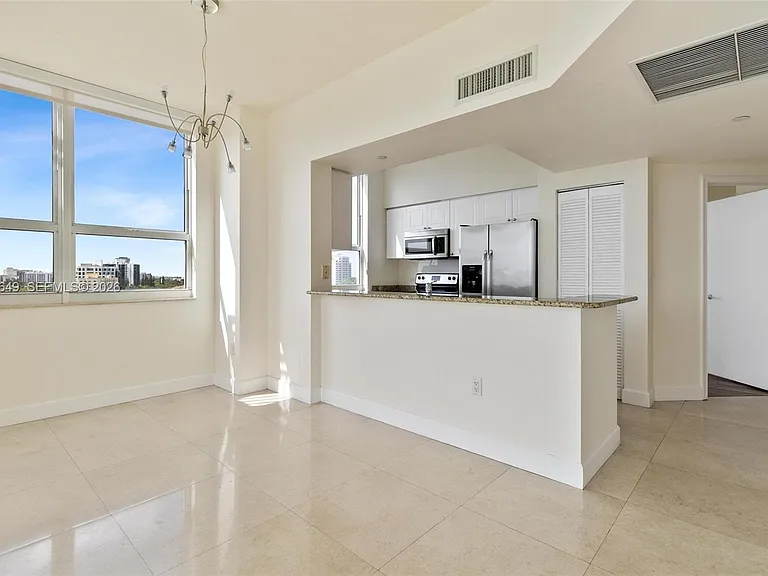 19501 W Country Club Dr #1009 — Photo 6