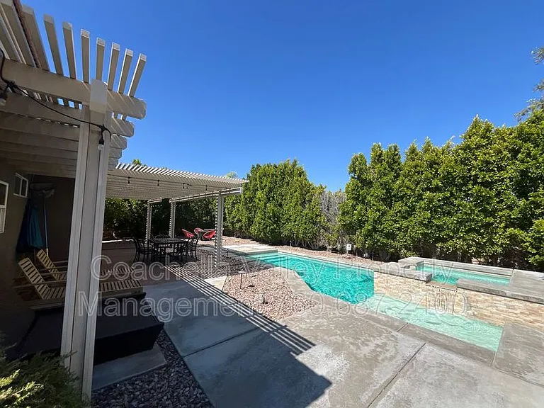 2162 Shannon Way — Photo 8