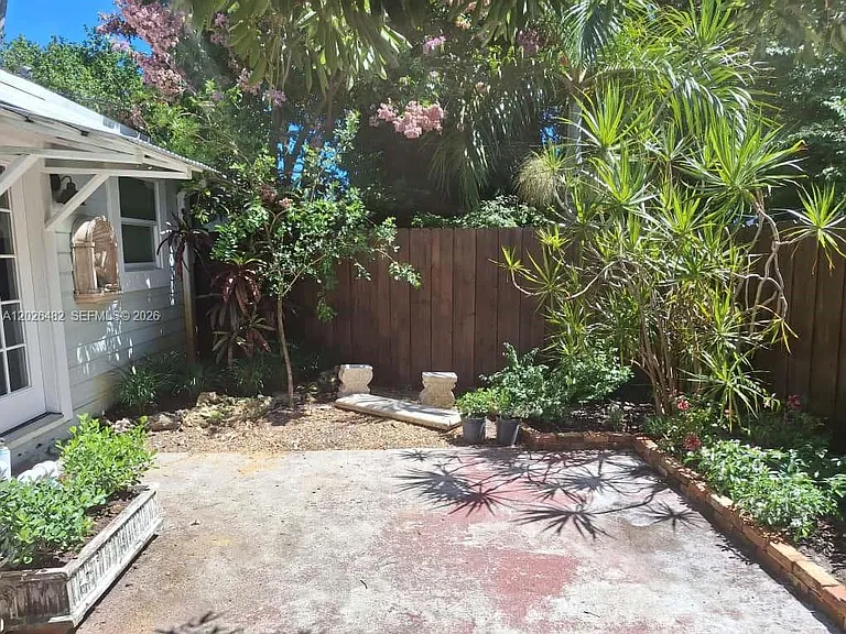 1121 NE 1st Ave — Photo 17