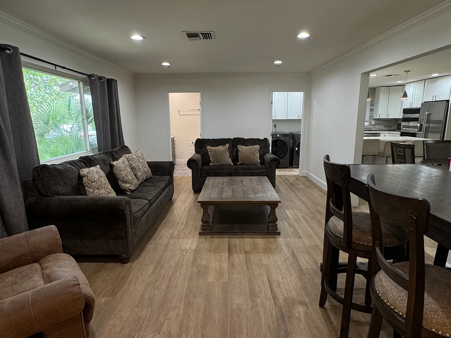 4 bed, 2100 sqft, $3,400 — Photo 3