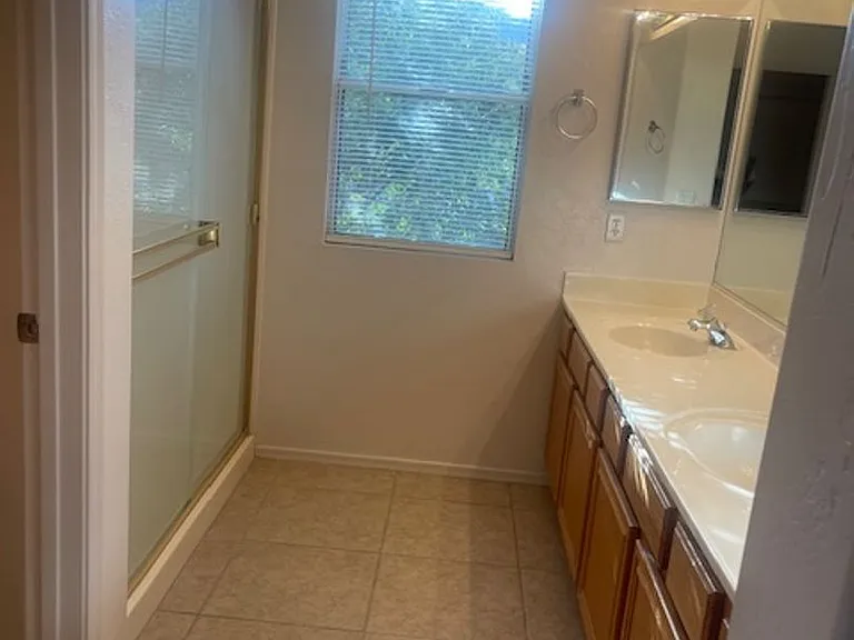 1690 W Wagon Wheel Rd — Photo 14