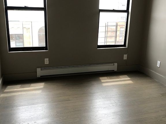 3rd image of 215 E 117th St APT 20