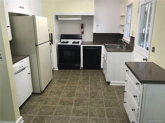 4th image of 2619 Amelia Ave