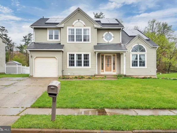 21 Honeysuckle Dr, Sicklerville, NJ 08081