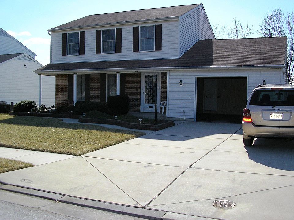 DETACHED COLONIAL