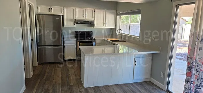 3 bed, 2.0 bath, 1303 sqft, $2,195 — Photo 2
