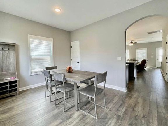 5th image of 224 Mansfield Dr