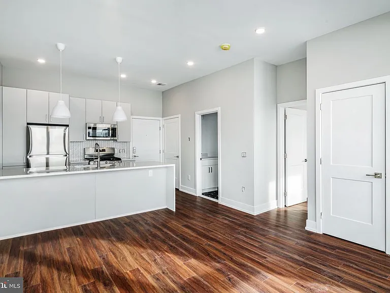 1527-29 Ridge Ave #1B — Photo 6