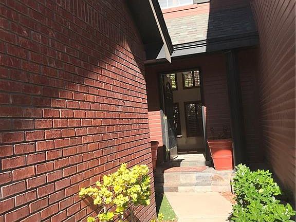 4th image of 17 Stratford Hall Cir