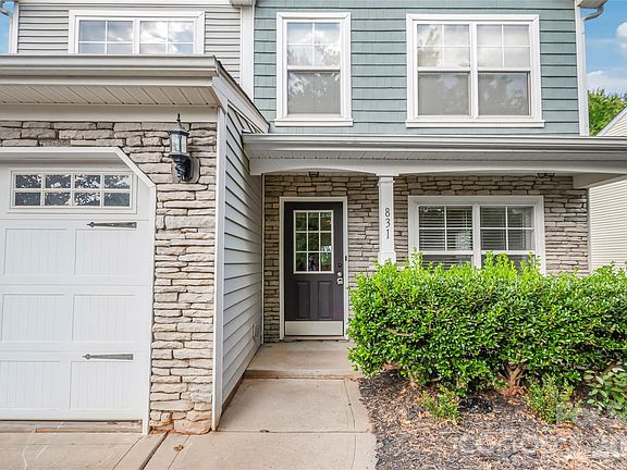 3rd image of 831 Sinclair Dr