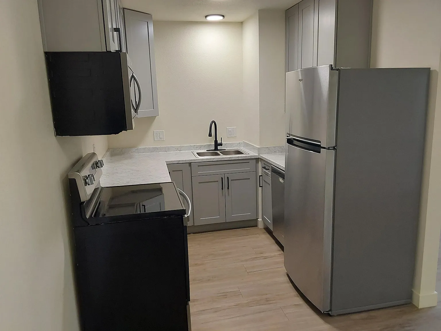 1701 Palm Drive - 3 — Photo 2