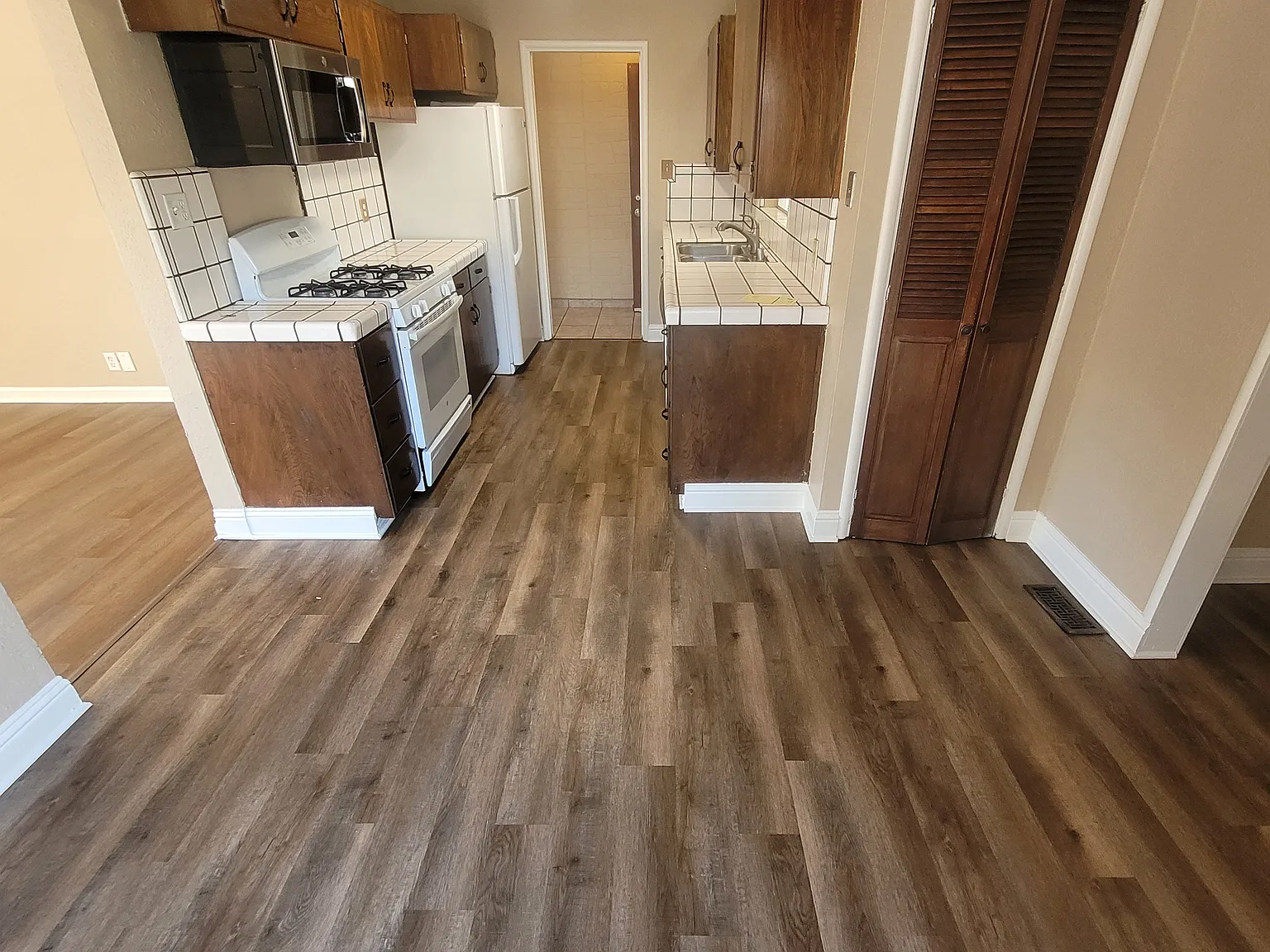 3 bed, 1102 sqft, $2,300 — Photo 3