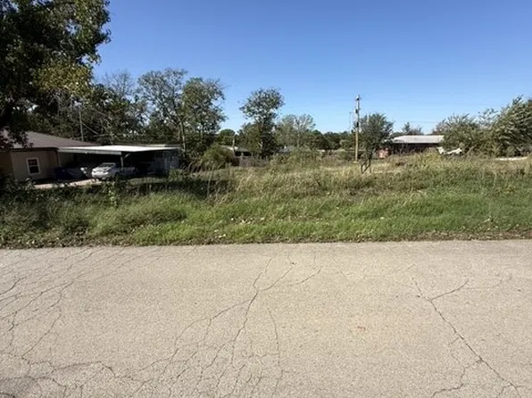 110 S Hickory St, Nowata, OK 74048