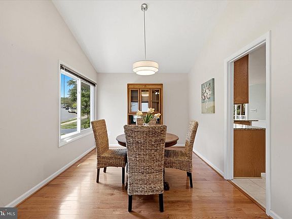 3rd image of 35 Biscayne Pl
