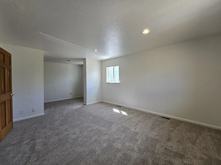 105 Michelle Dr — Photo 29