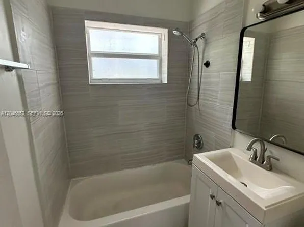 30 S Shore Dr APT 4, Miami Beach, FL 33141