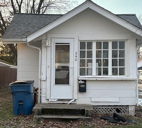 2nd image of 240 Gillett St