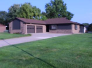 1217 Country Club Dr, Hastings, NE 68901