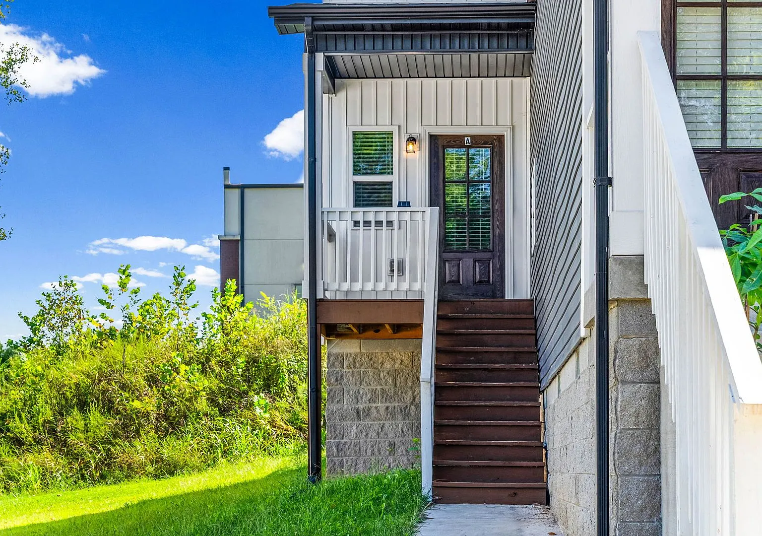 Spacious 3 bed/3bath Duplex Unit — Photo 3