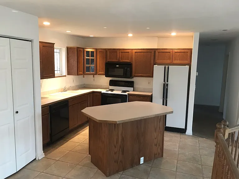 4102 E 8th Ave — Photo 3