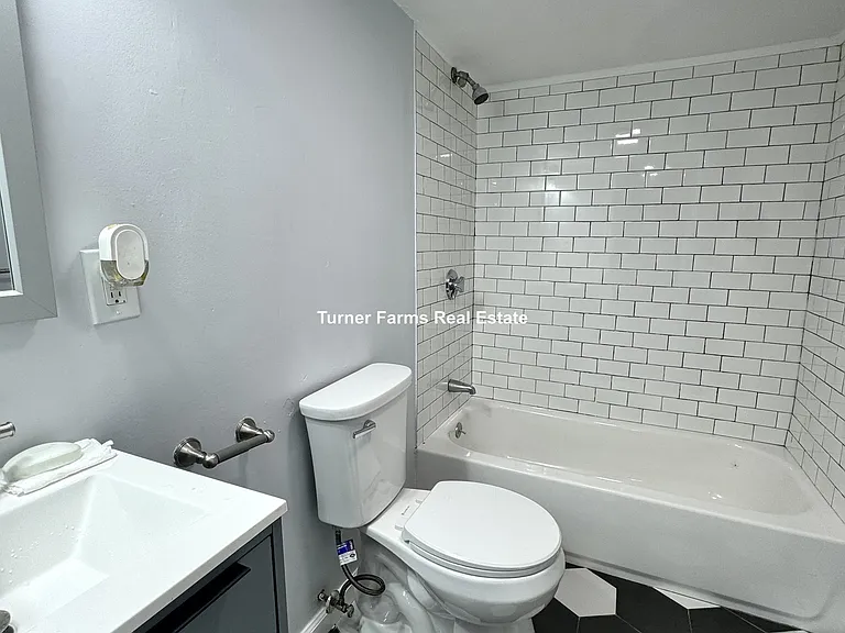 31 Chelsea St #B — Photo 2
