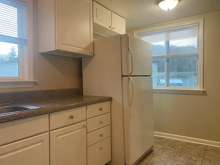 204 Edgewood Rd S — Photo 9