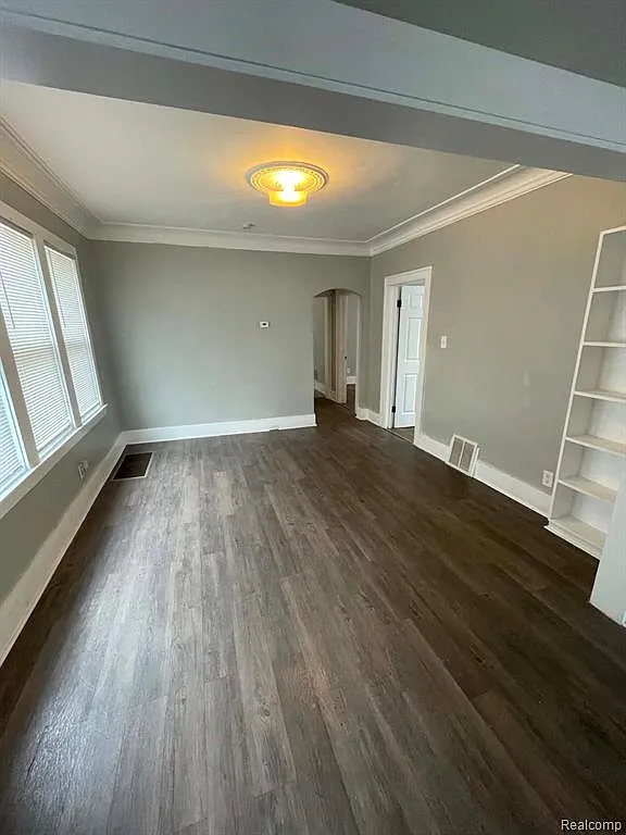 3 bed, 1.0 bath, 1211 sqft, $1,250 — Photo 3