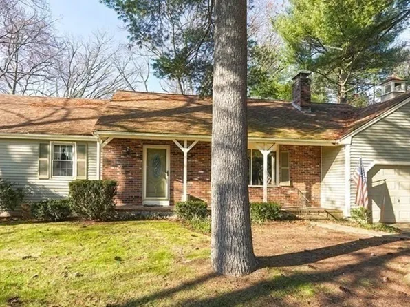 21 Reardons Field Ln, North Attleboro, MA 02763