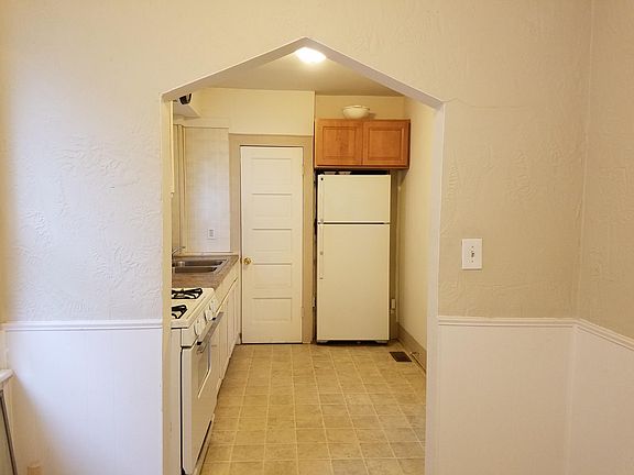 4th image of 1537 Coit Ave NE APT 1