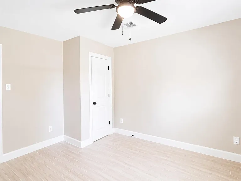 1206 Pinewood Ln — Photo 20