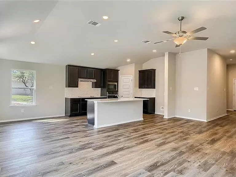 21206 Santa Carlo Ave — Photo 2