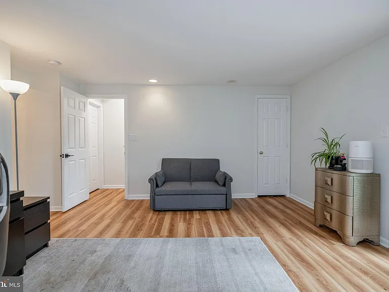 7317 Castleberg Ct — Photo 24