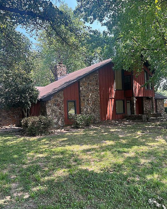 1st image of 22 Greenbriar Dr
