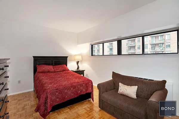 Sold by Bond New York | media 23