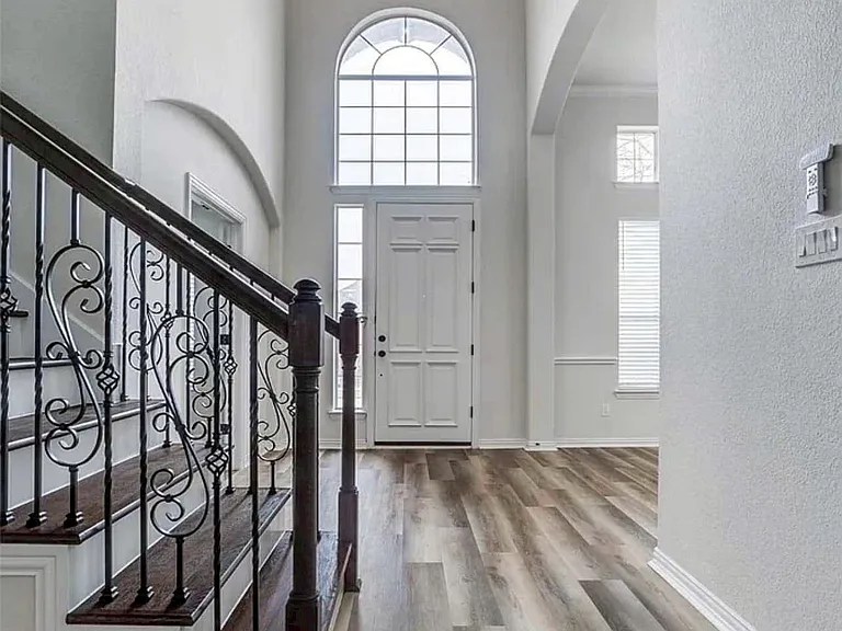 Entry, Office on the Left, Dinning Room on the Right