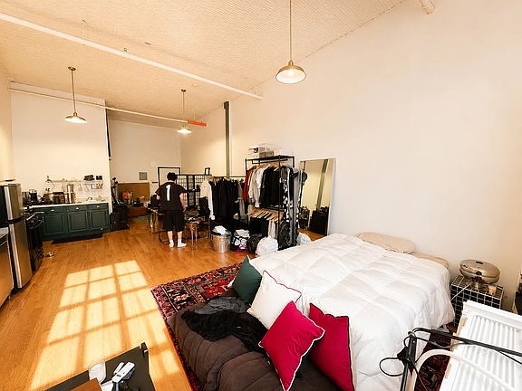 5th image of 9 White St #123