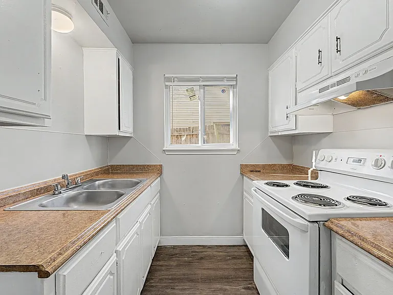 Evanston Apartments — Photo 36