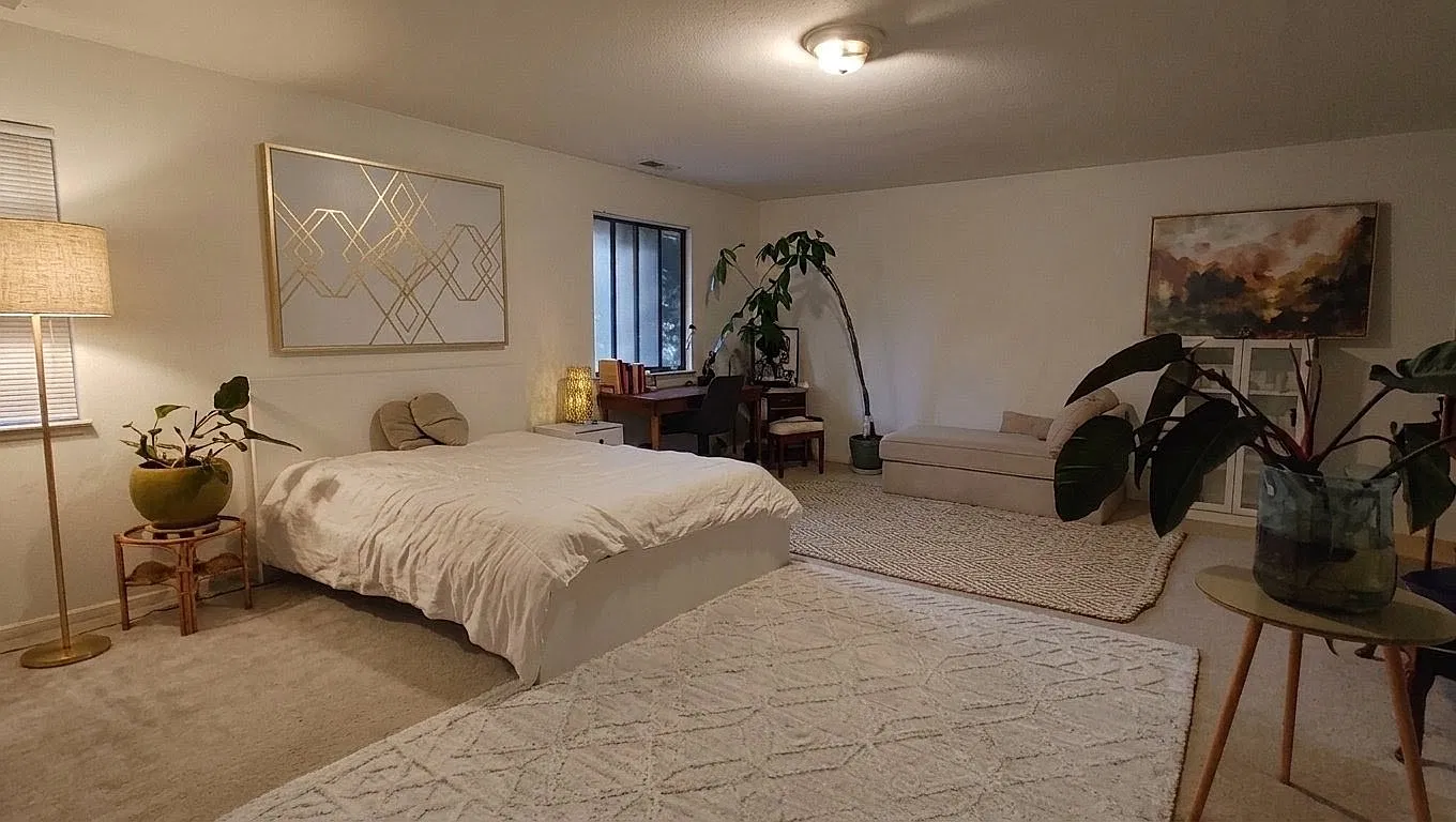 6 bed, 2478 sqft, $1,800 — Photo 1