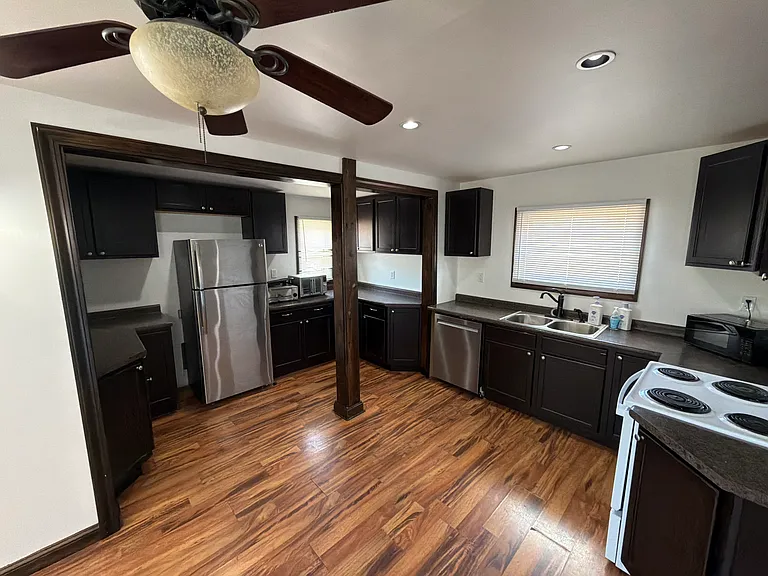 225 W Carroll St #2 — Photo 1