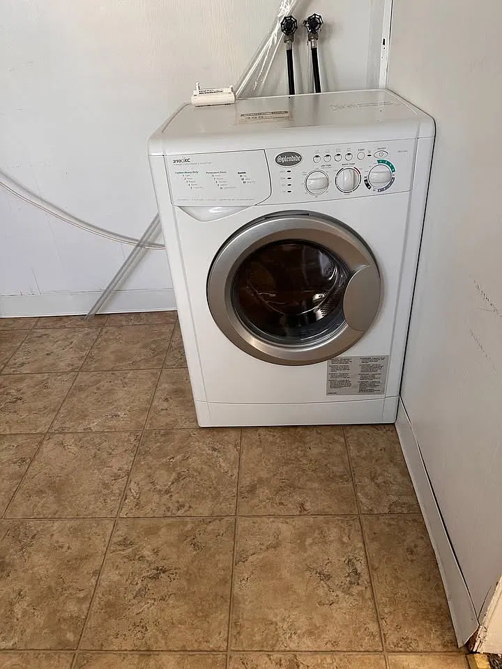 2 bed, $2,000 — Photo 4