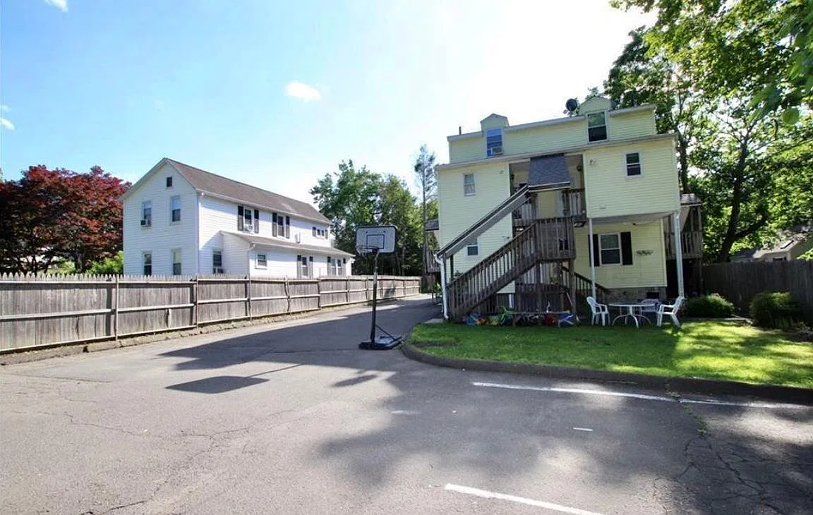 10 Linden Place — Photo 3