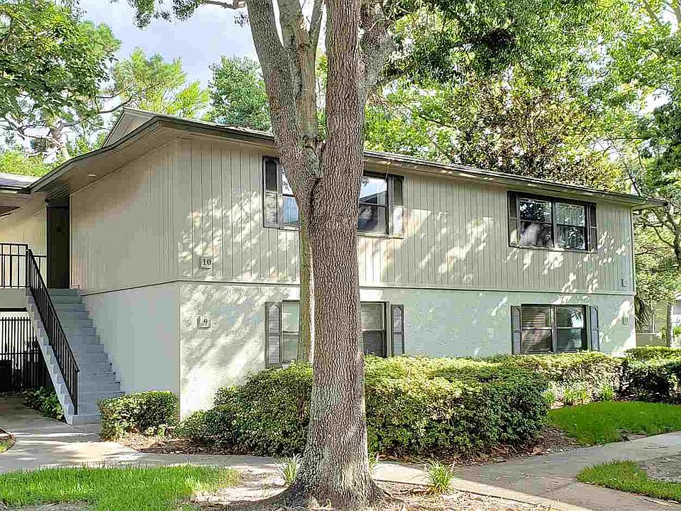 1st image of 10 Tarragona Ct