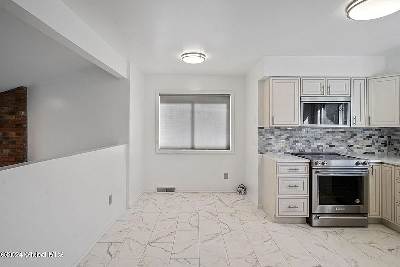 4th image of 127 Jordan Boulevard