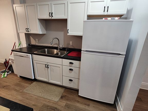 2nd image of 1390 E 109th St #1